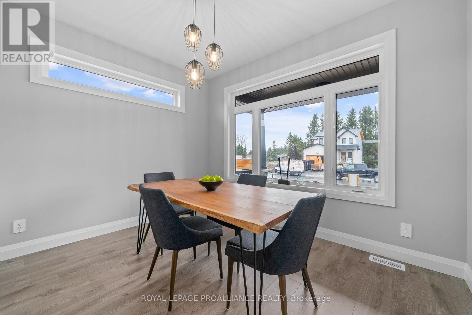 5 MACKENZIE JOHN CRESCENT - 10