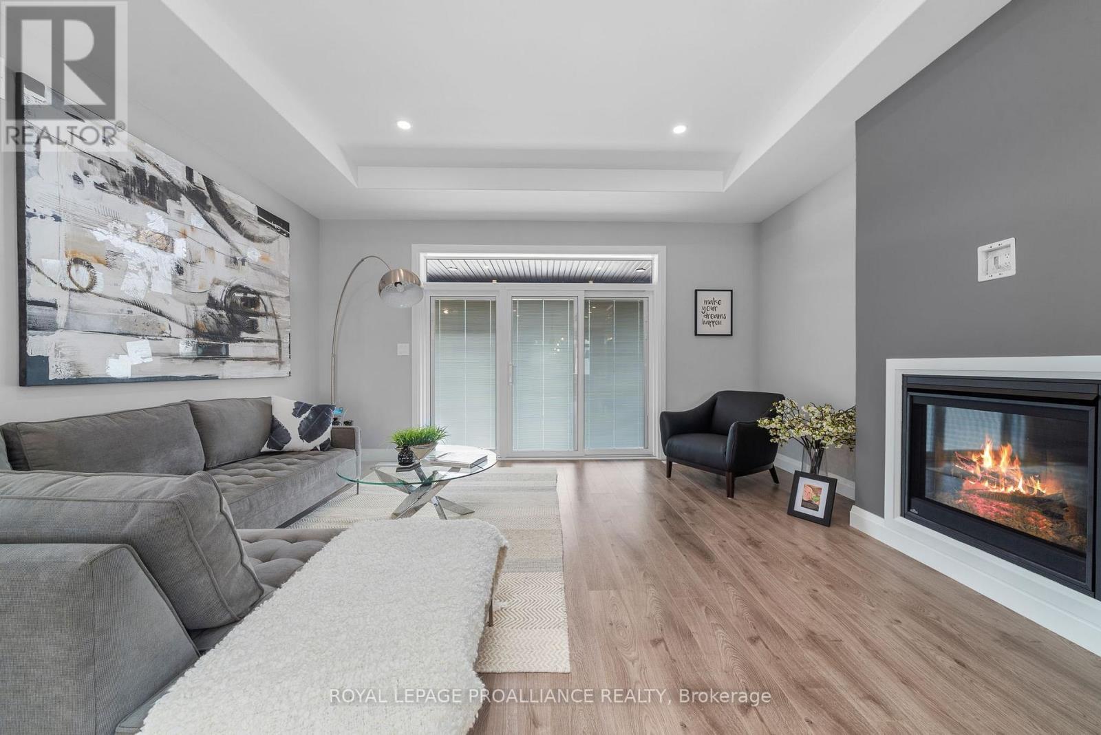5 MACKENZIE JOHN CRESCENT - 19