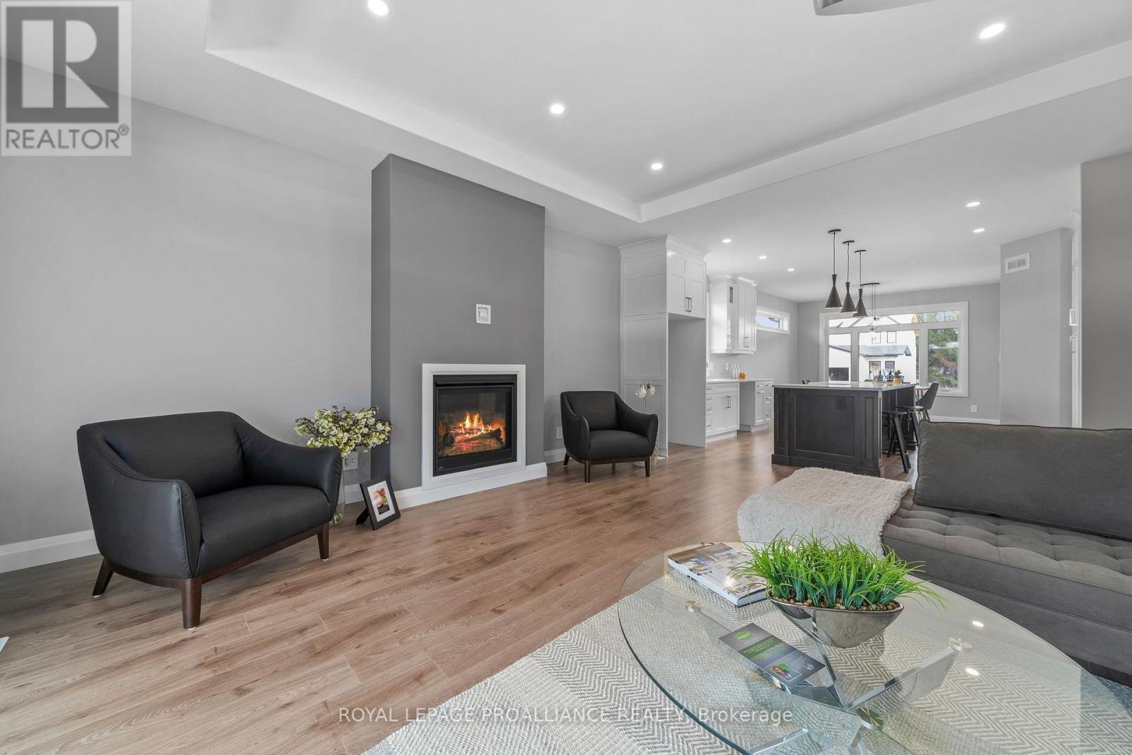 5 MACKENZIE JOHN CRESCENT - 22