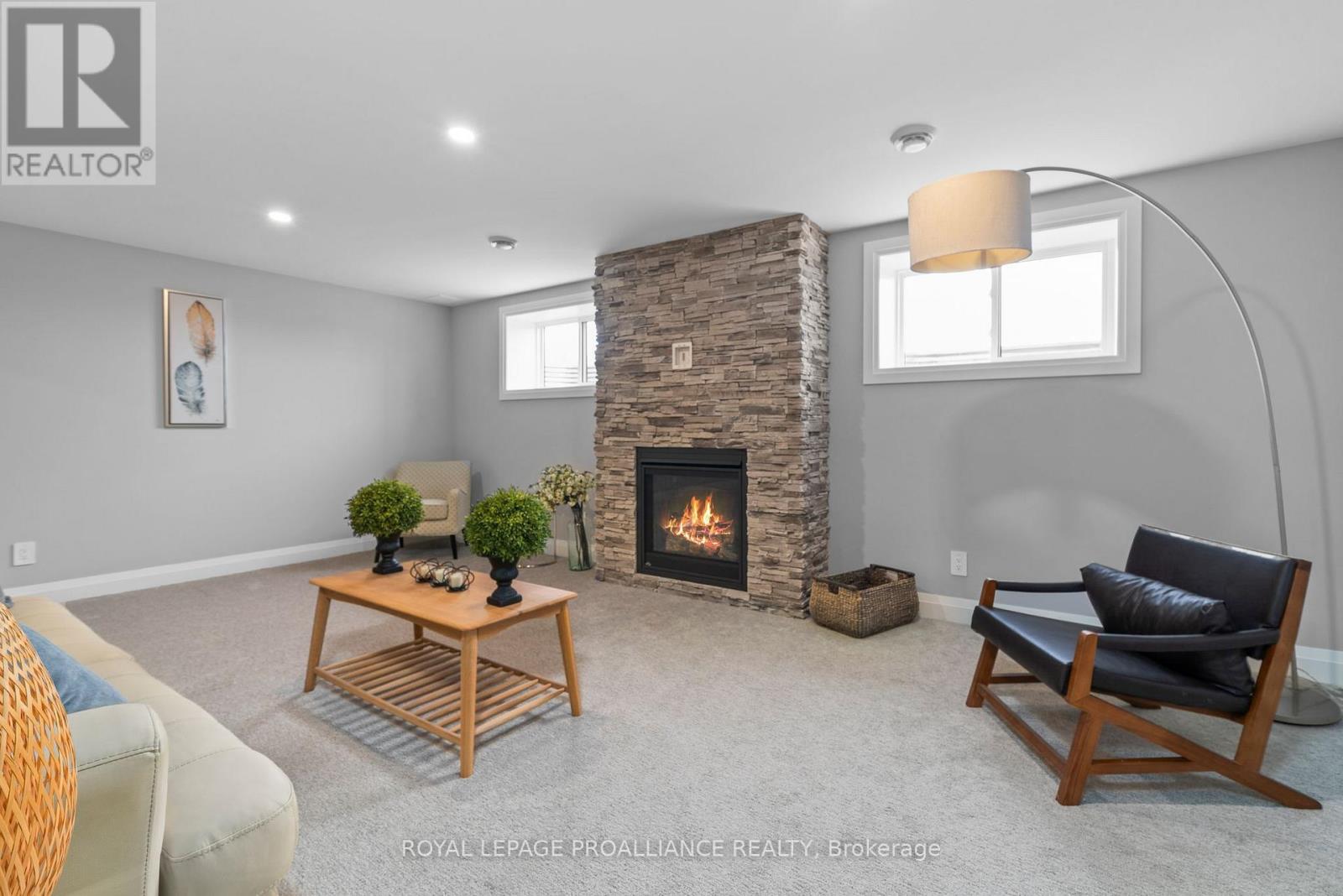 5 MACKENZIE JOHN CRESCENT - 34