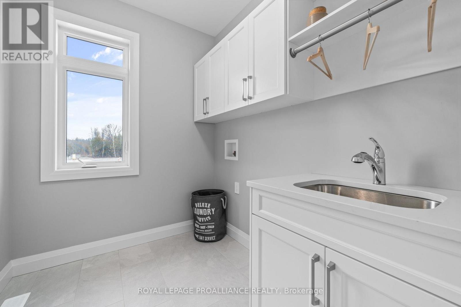5 MACKENZIE JOHN CRESCENT - 9