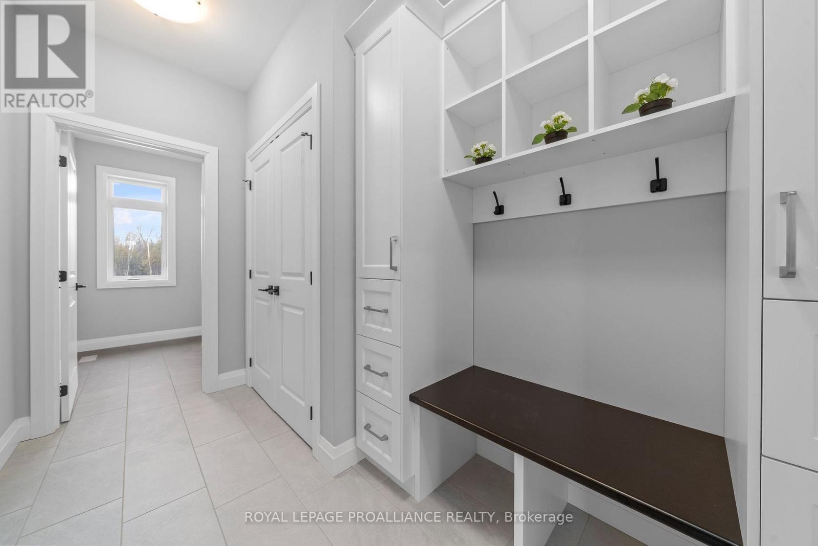 5 MACKENZIE JOHN CRESCENT - 7