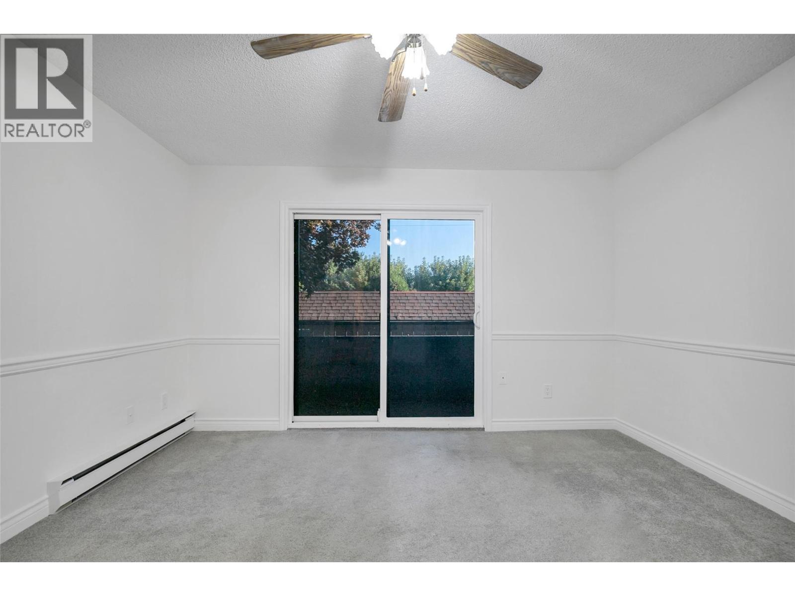 206 983 Bernard Avenue, Kelowna