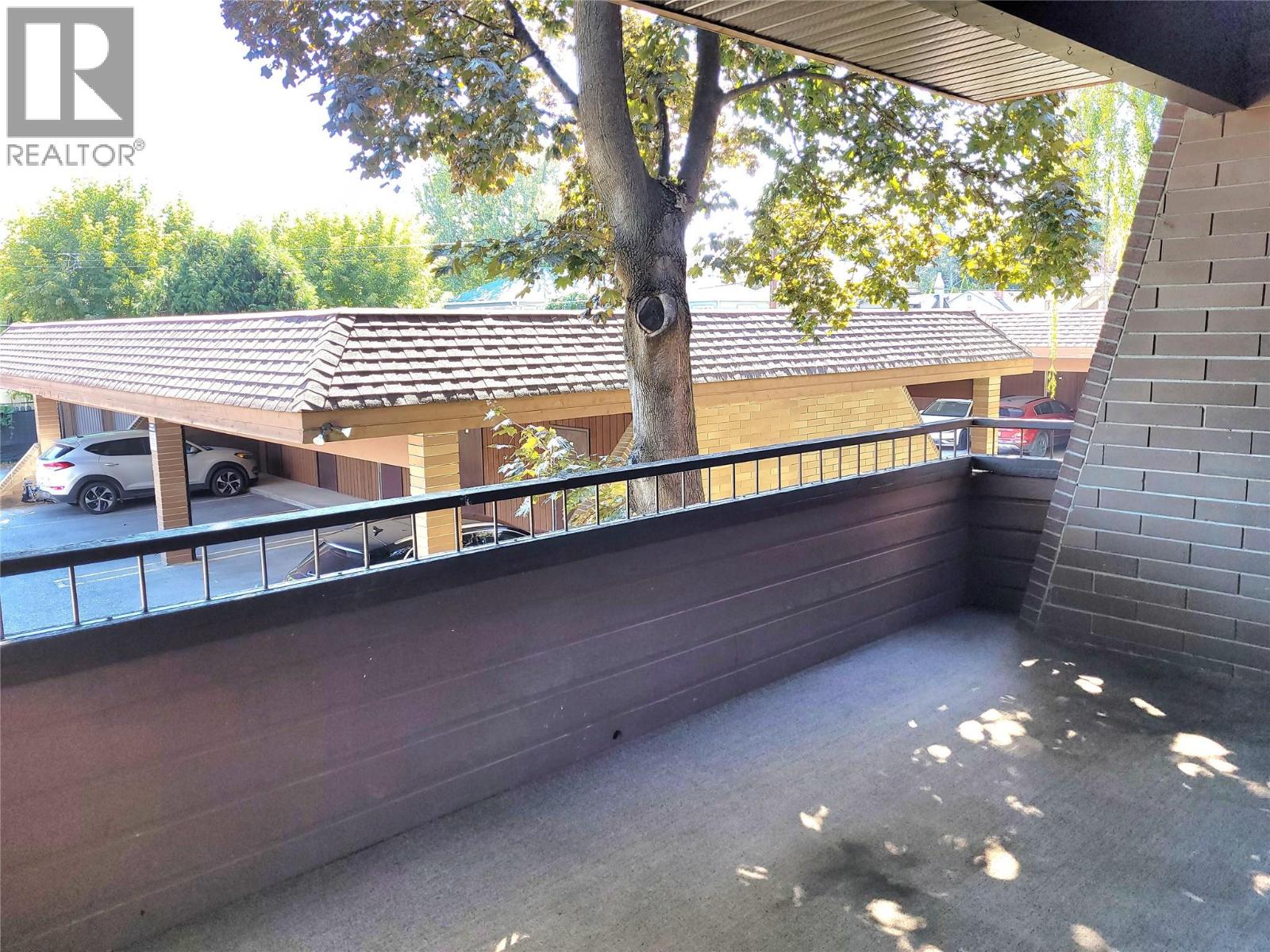 206 983 Bernard Avenue, Kelowna