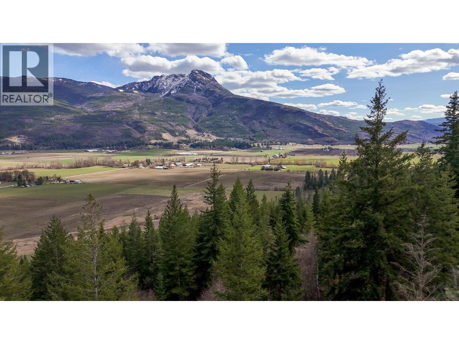  1600 Street Southwest, Salmon Arm