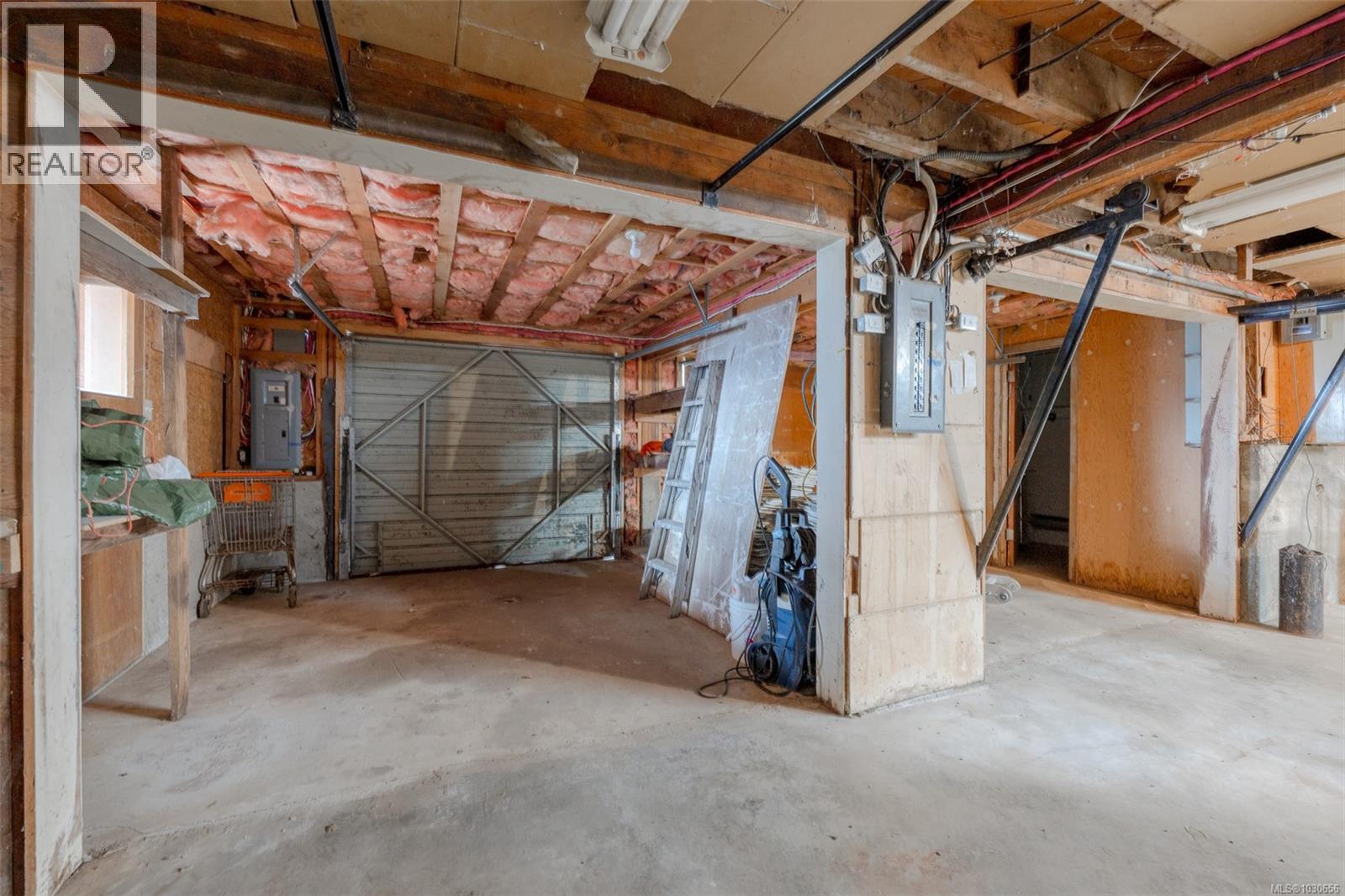 1850 ALBERNI HWY - 39