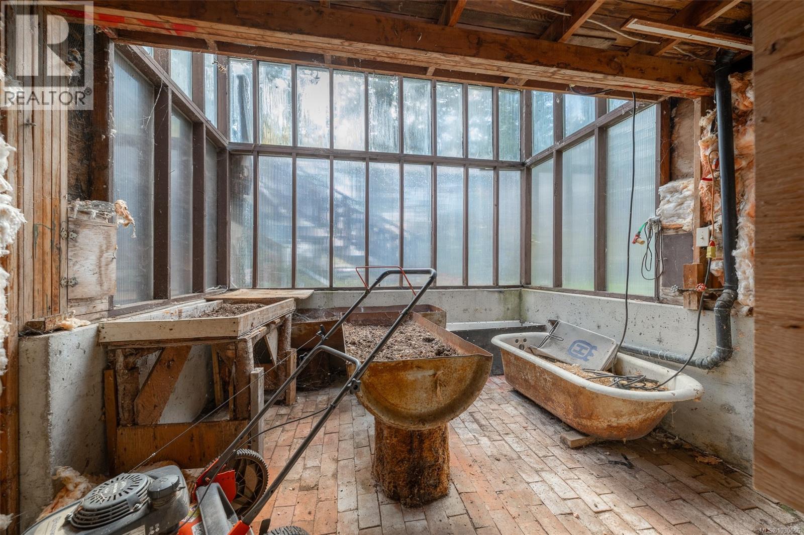 1850 ALBERNI HWY - 41