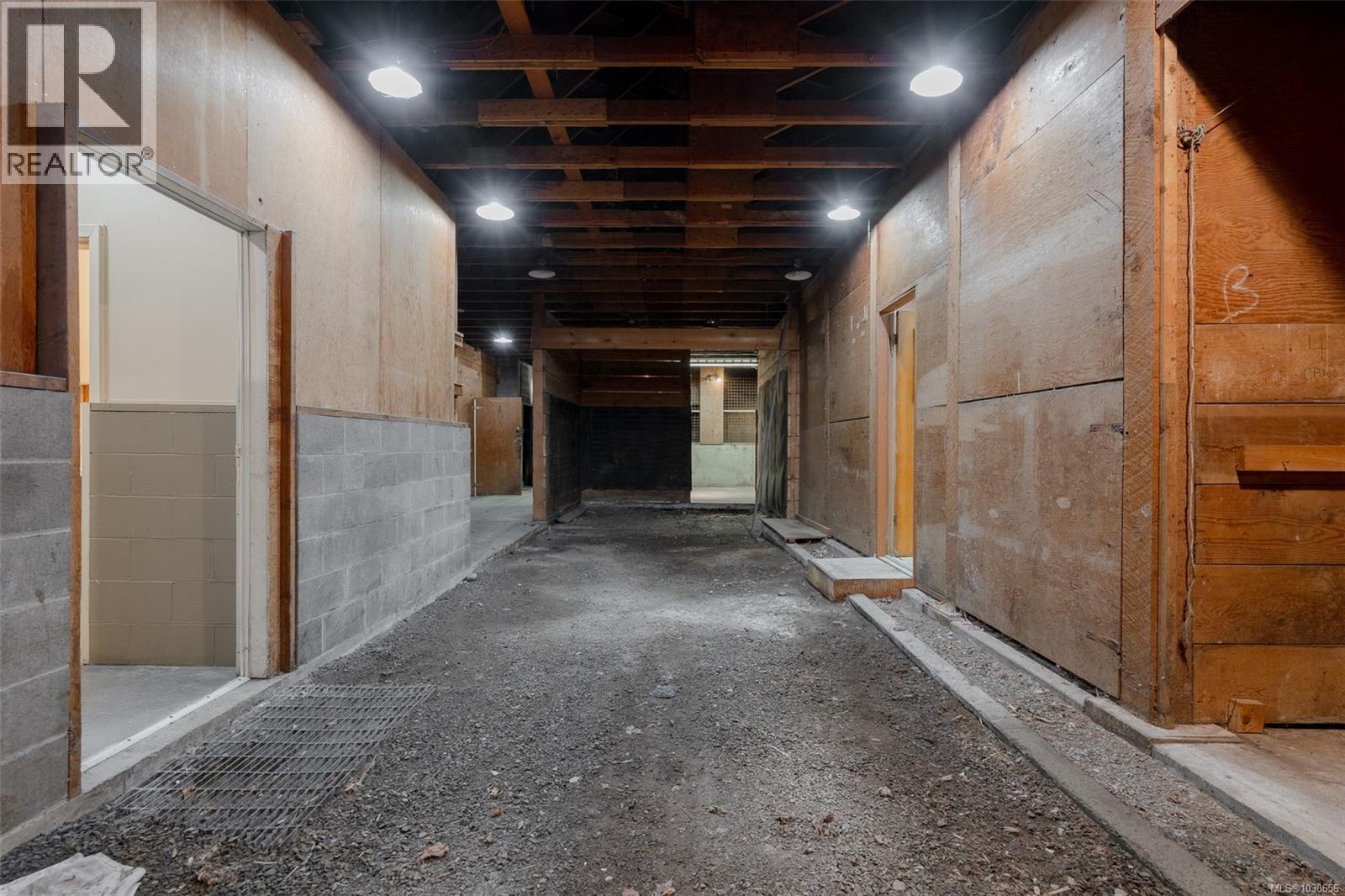 1850 ALBERNI HWY - 54