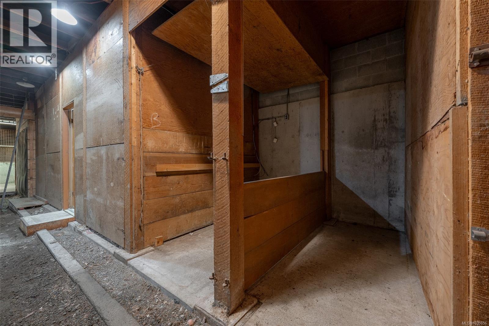 1850 ALBERNI HWY - 55