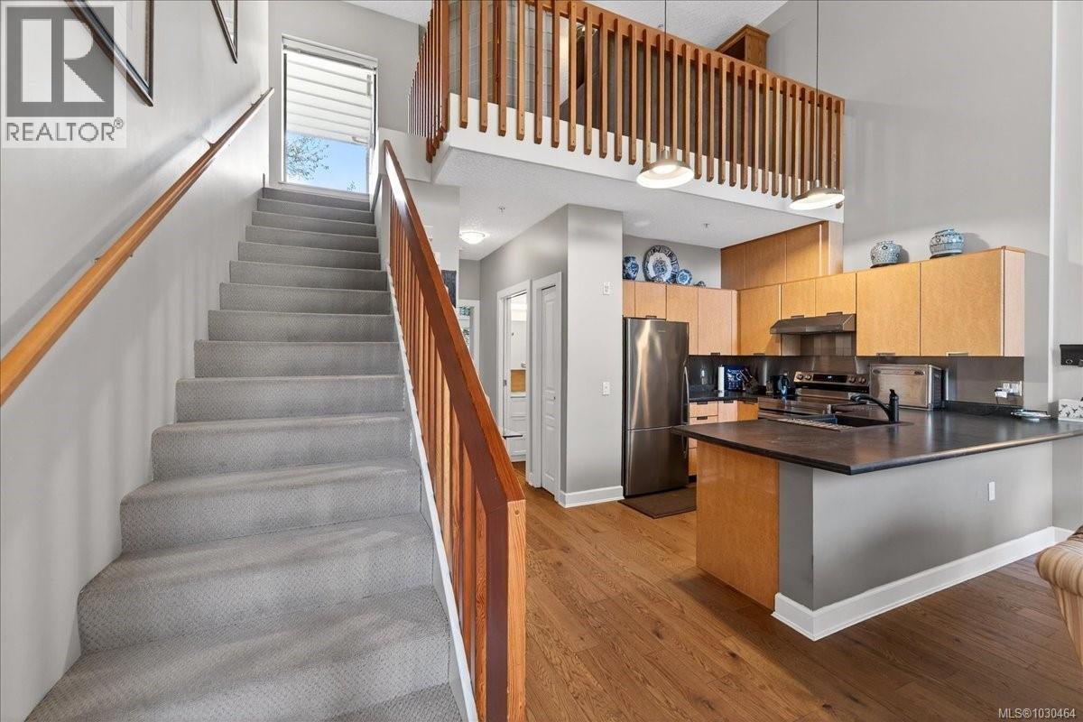 111 880 Short St, Saanich