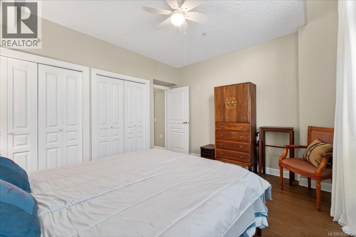 111 880 Short St, Saanich