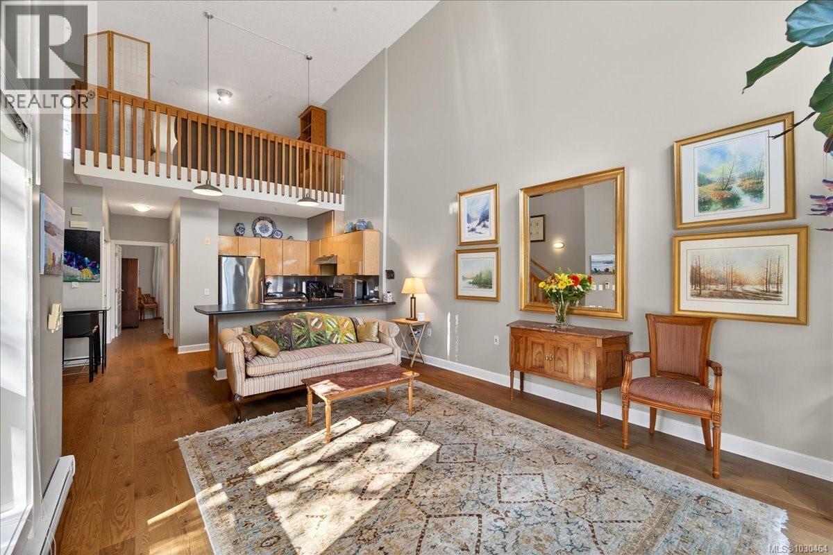 111 880 Short St, Saanich