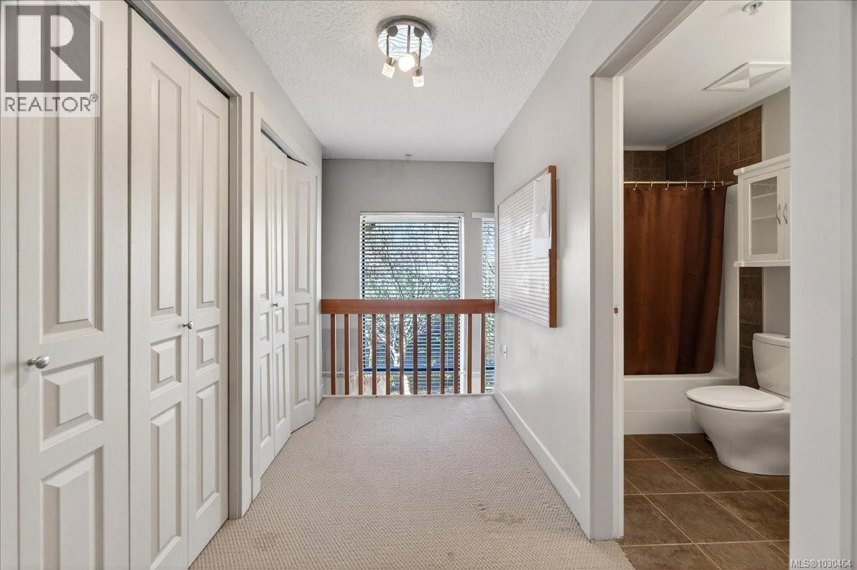 111 880 Short St, Saanich