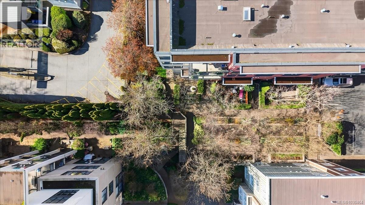 111 880 Short St, Saanich