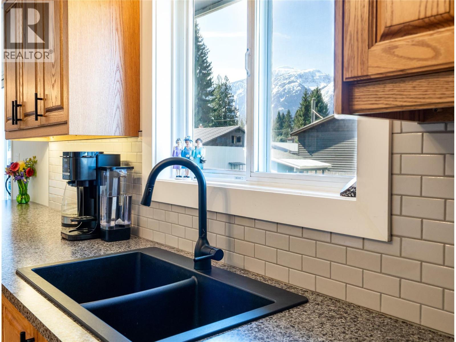 1669 Hiob Road, Revelstoke