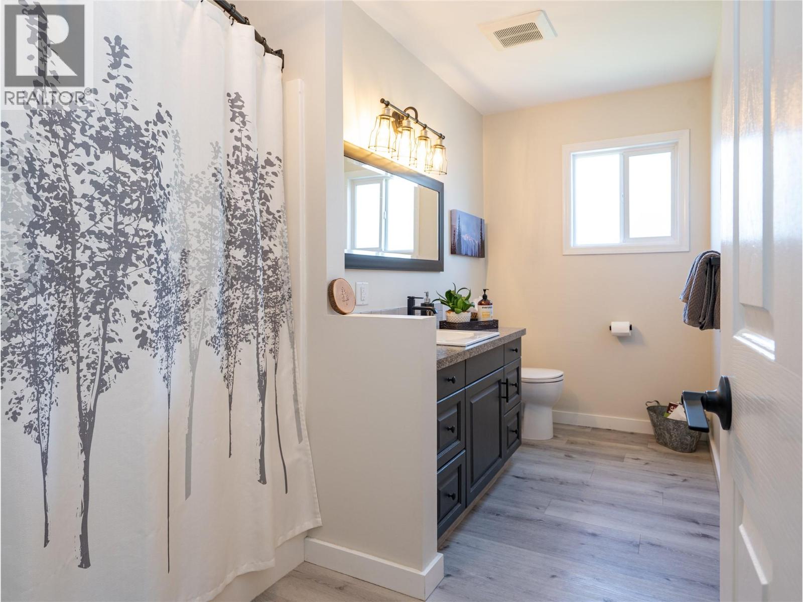 1669 Hiob Road, Revelstoke