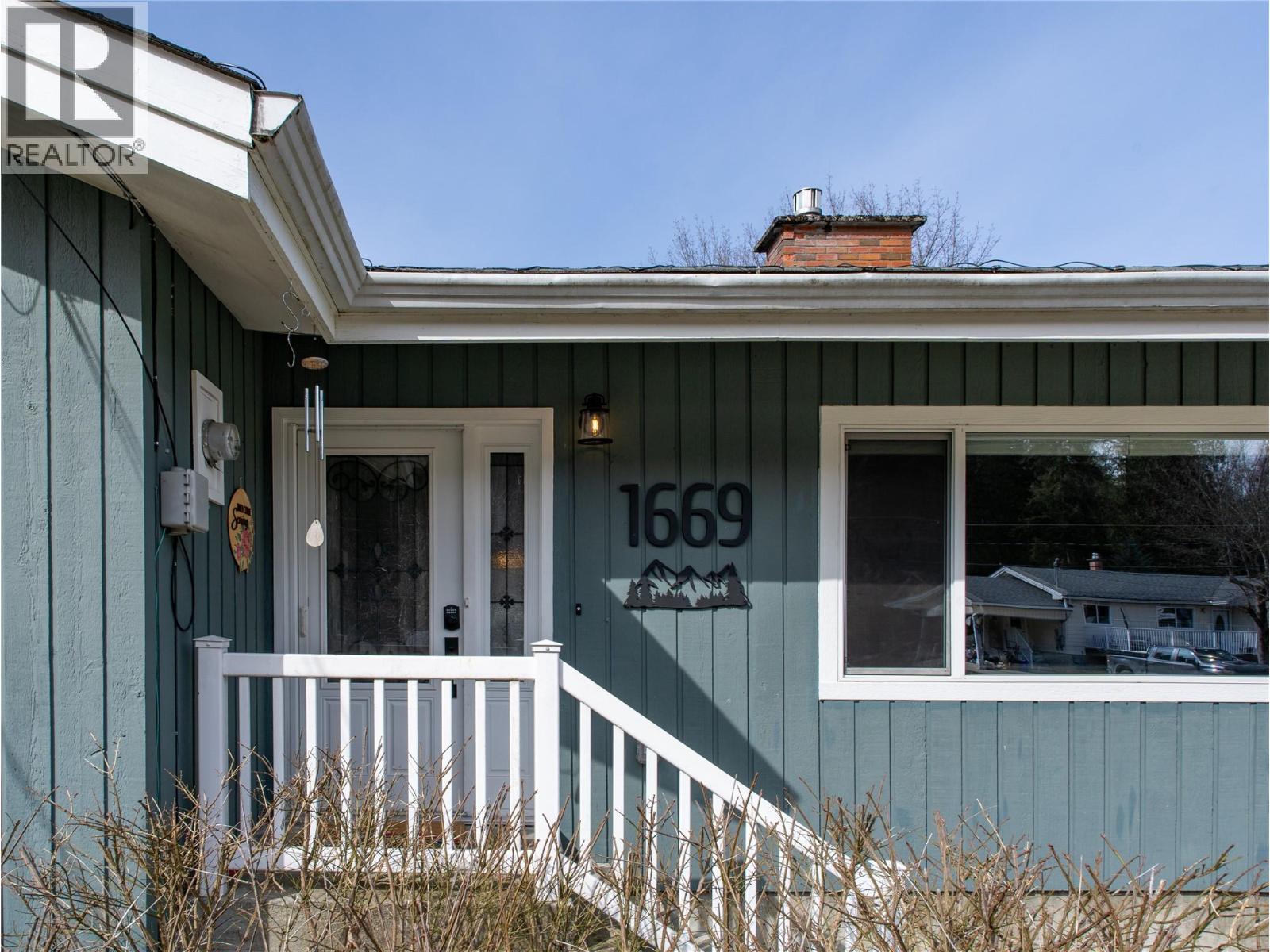 1669 Hiob Road, Revelstoke