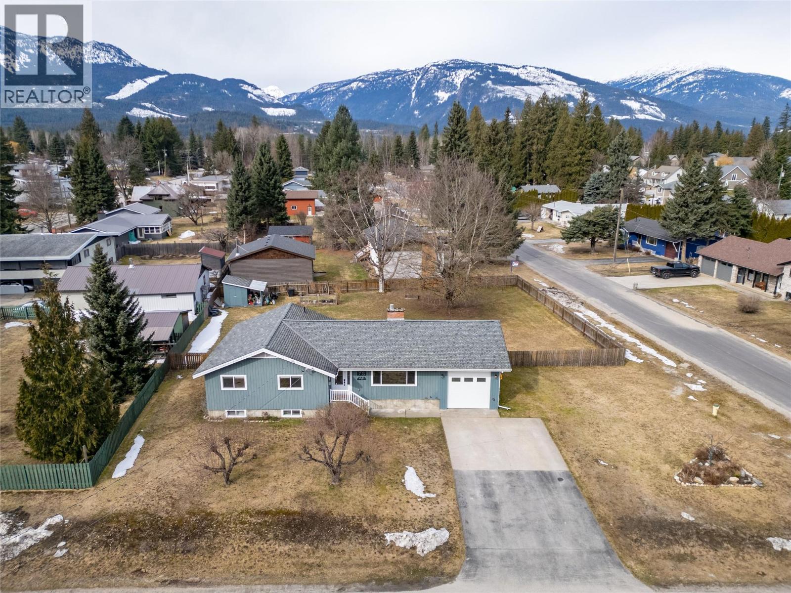 1669 Hiob Road, Revelstoke