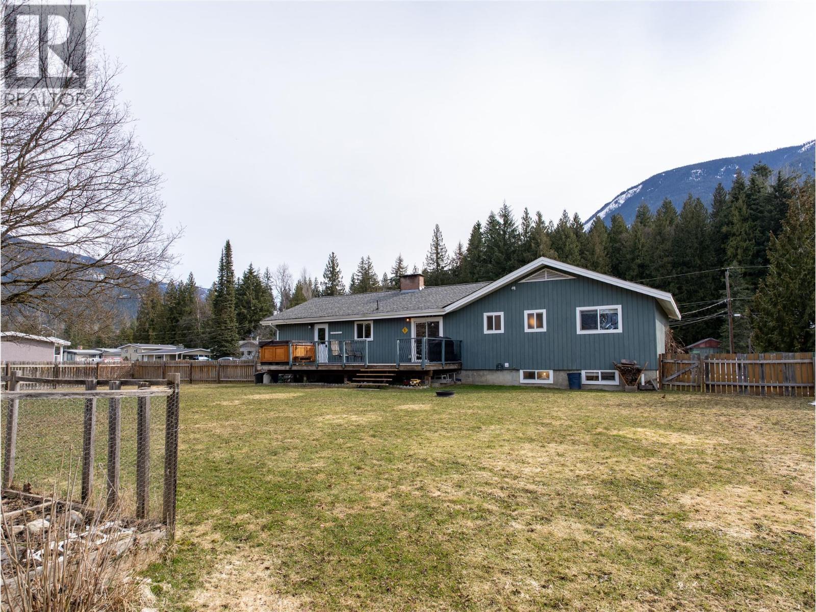 1669 Hiob Road, Revelstoke