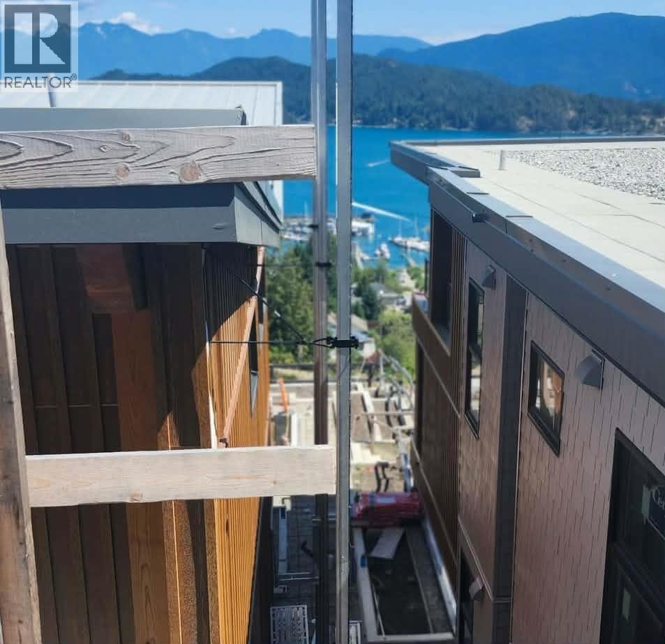 B2G1 464 EAGLECREST DRIVE, Gibsons