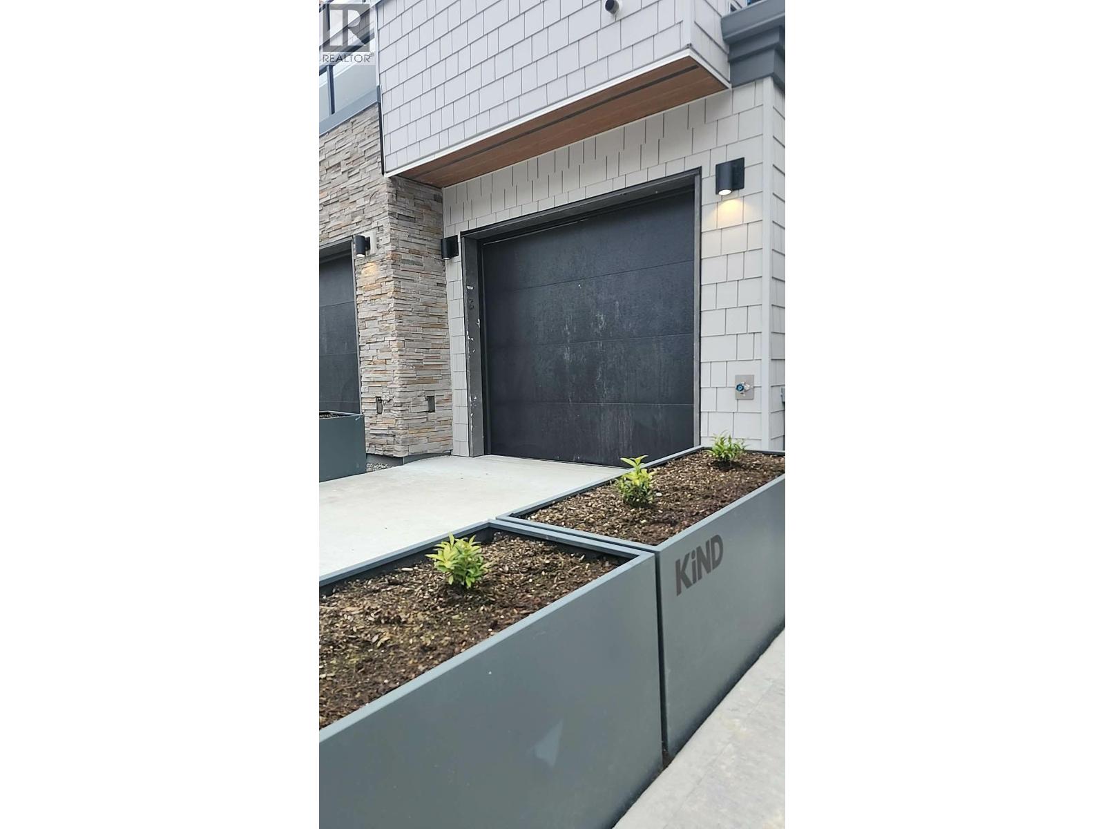 B2G1 464 EAGLECREST DRIVE, Gibsons