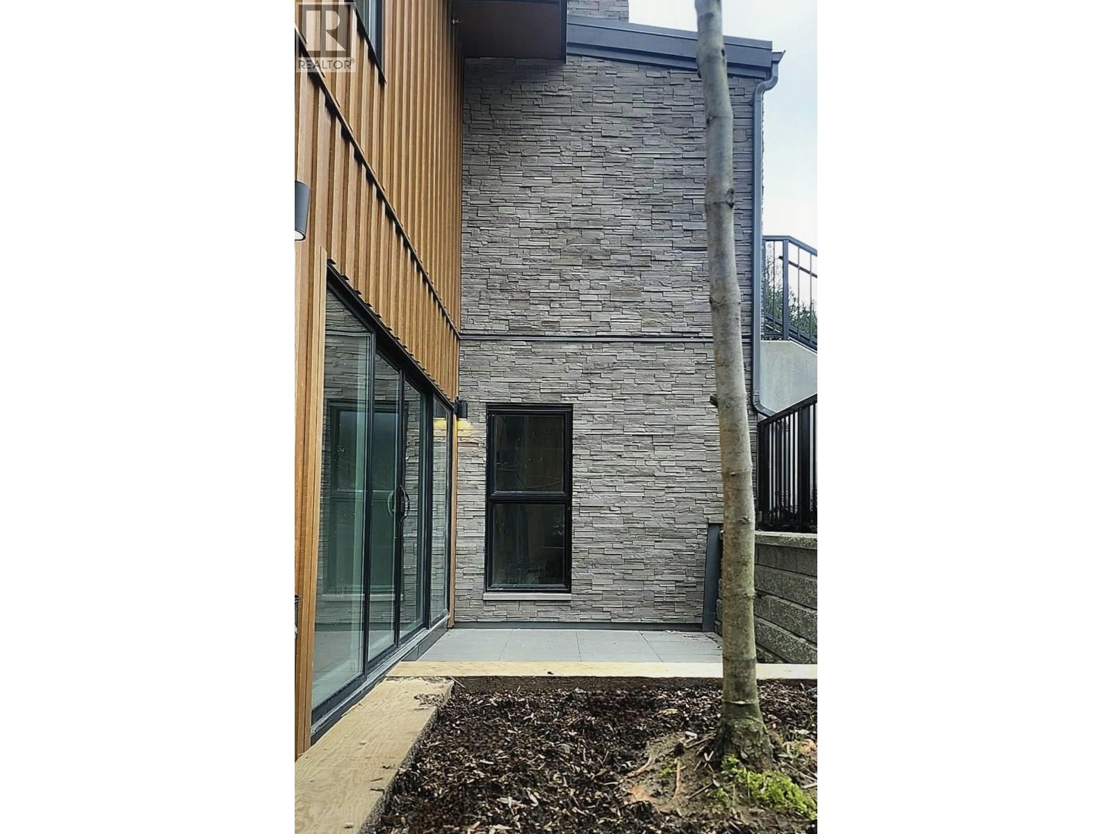 B2G1 464 EAGLECREST DRIVE, Gibsons