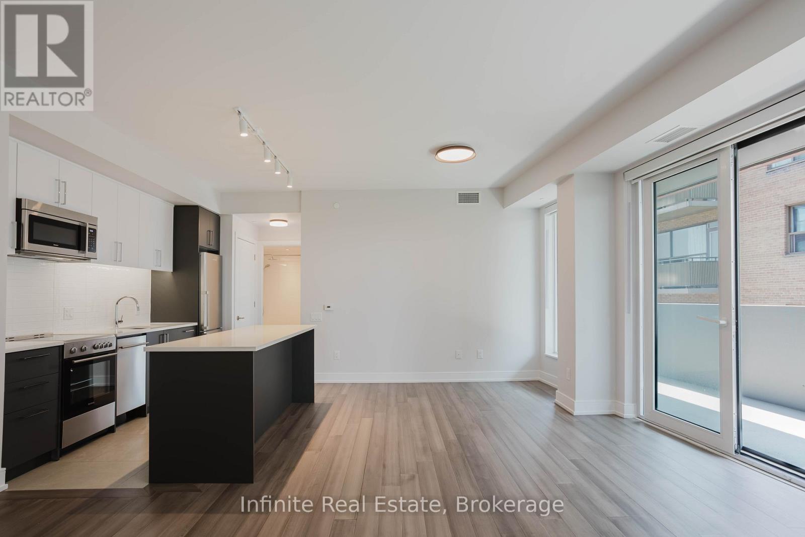 Listing photo of 803 - 2525 BATHURST STREET
