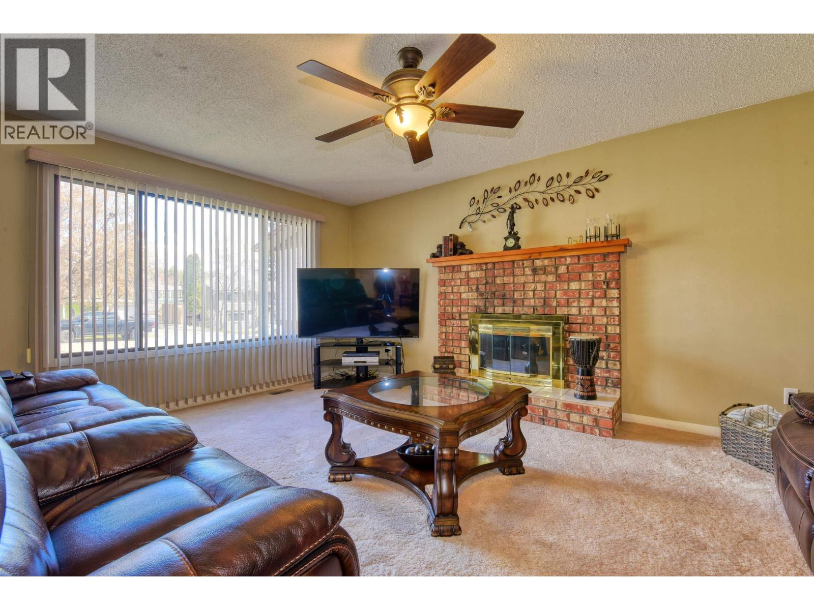 255 LITZENBURG Crescent - photo 2