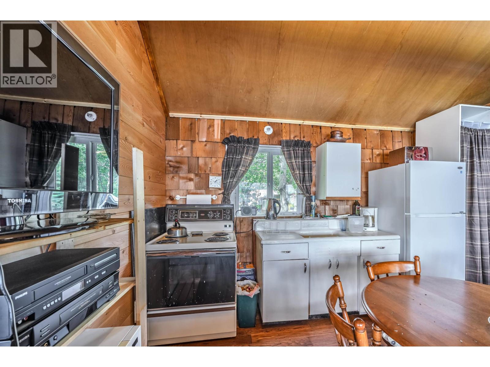 4778 BINNIE ROAD - 29