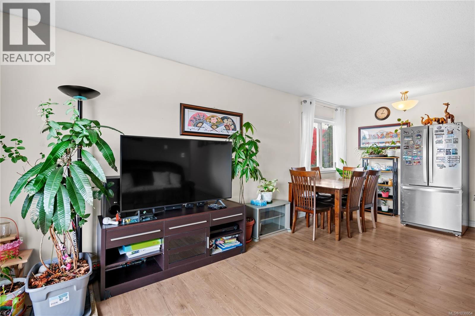 308 1351 Esquimalt Rd, Esquimalt