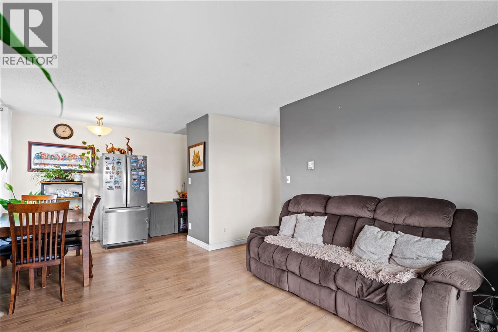 308 1351 Esquimalt Rd, Esquimalt
