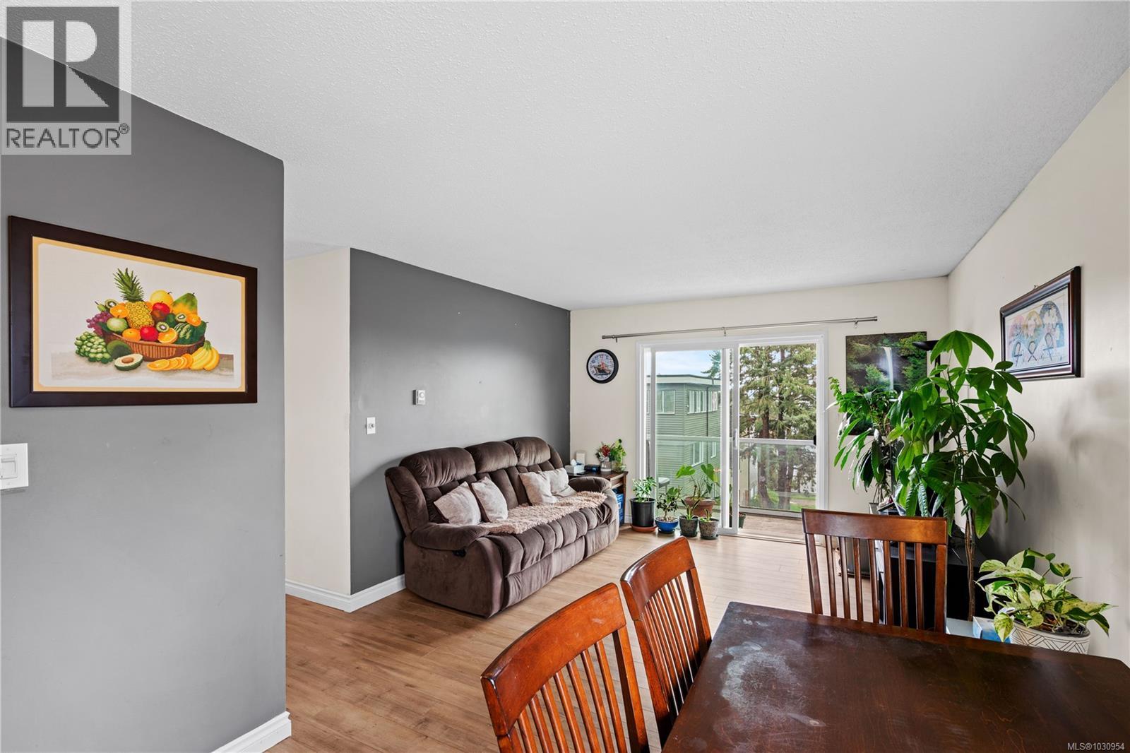 308 1351 Esquimalt Rd, Esquimalt