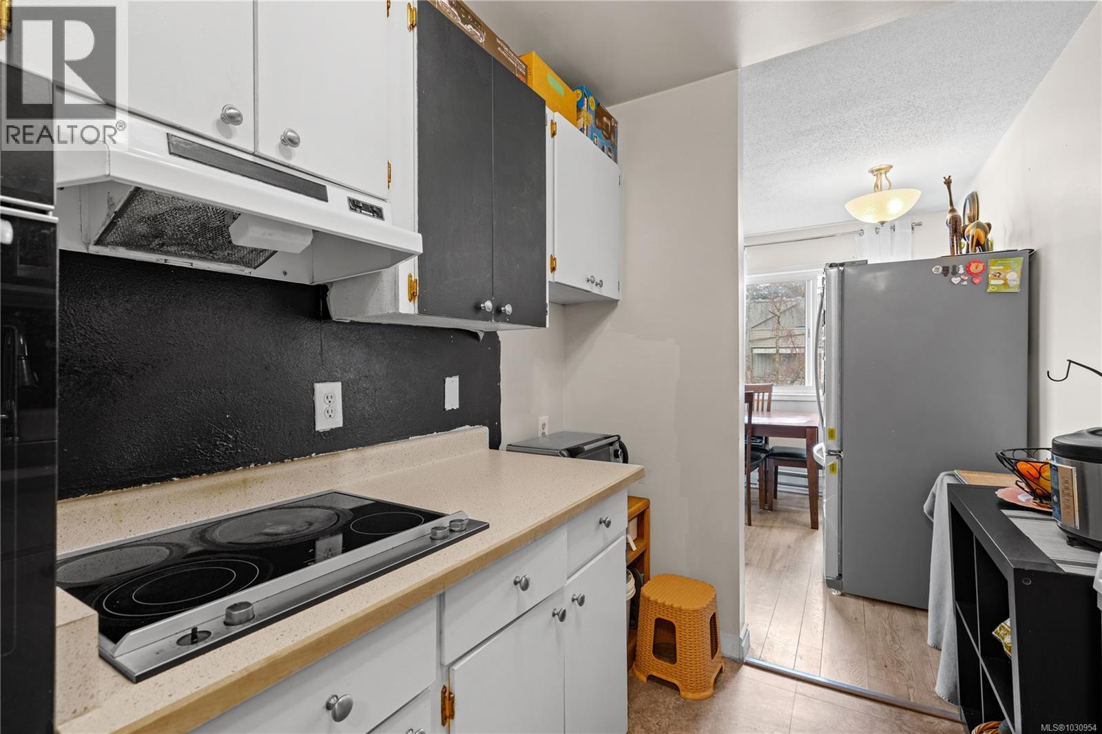 308 1351 Esquimalt Rd, Esquimalt