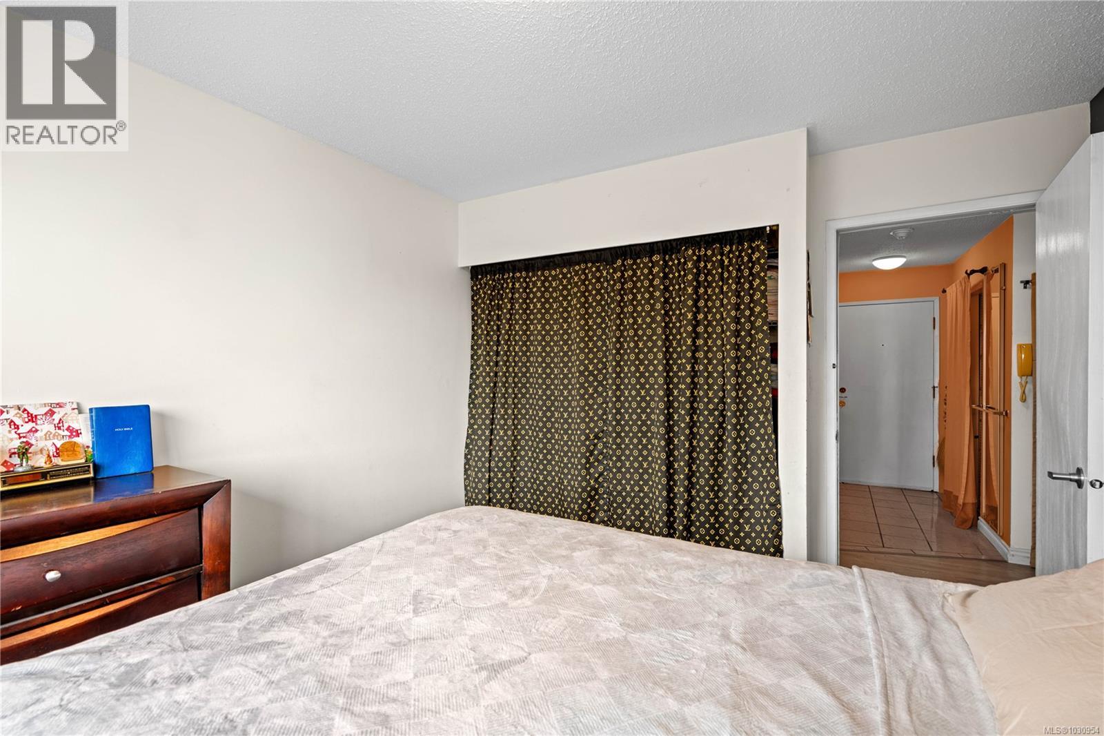 308 1351 Esquimalt Rd, Esquimalt