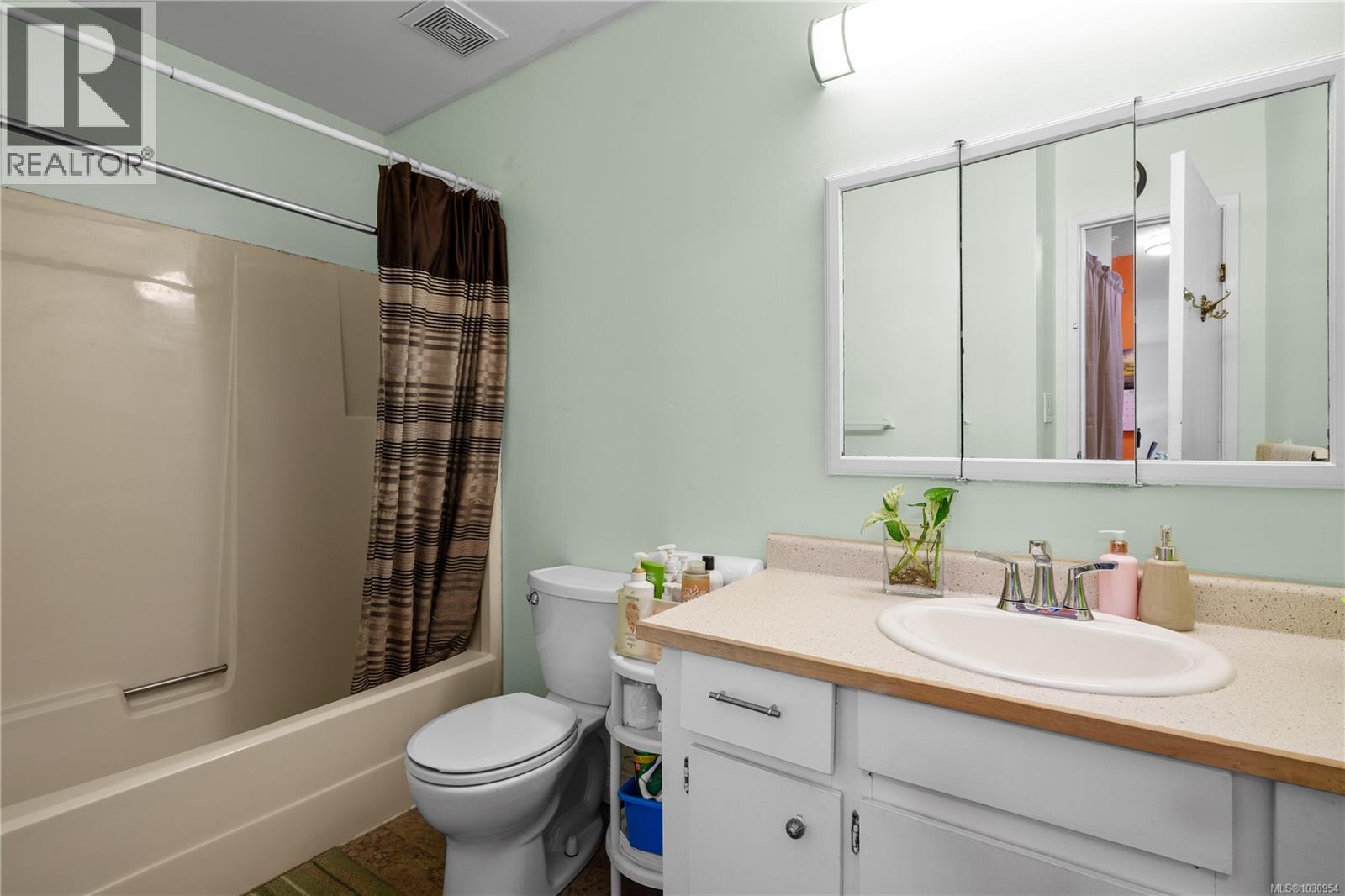 308 1351 Esquimalt Rd, Esquimalt