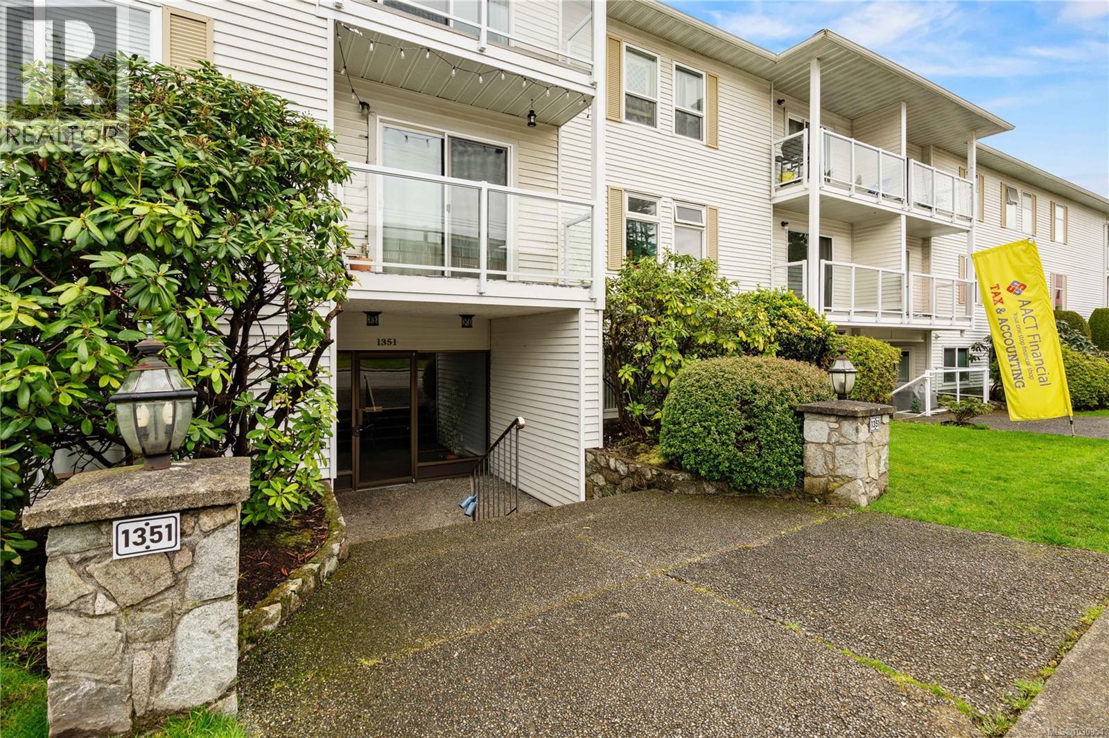 308 1351 Esquimalt Rd, Esquimalt