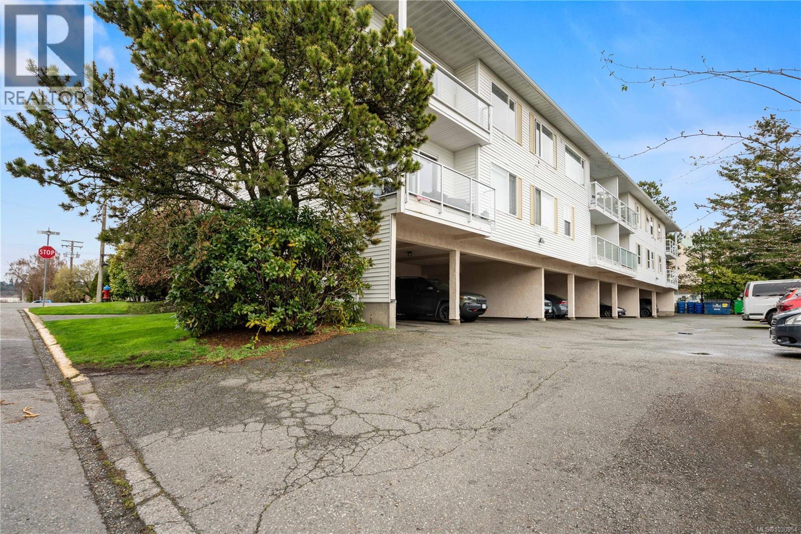 308 1351 Esquimalt Rd, Esquimalt