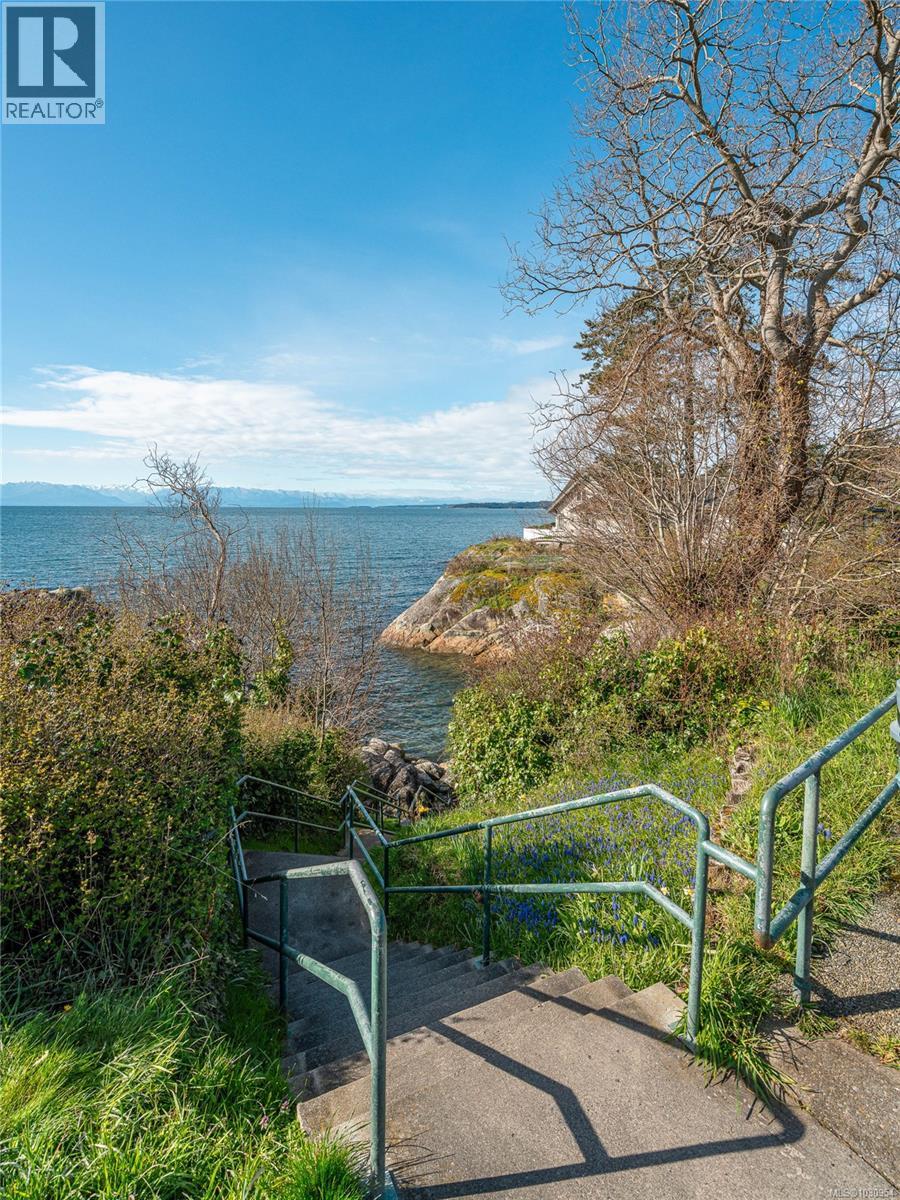 308 1351 Esquimalt Rd, Esquimalt