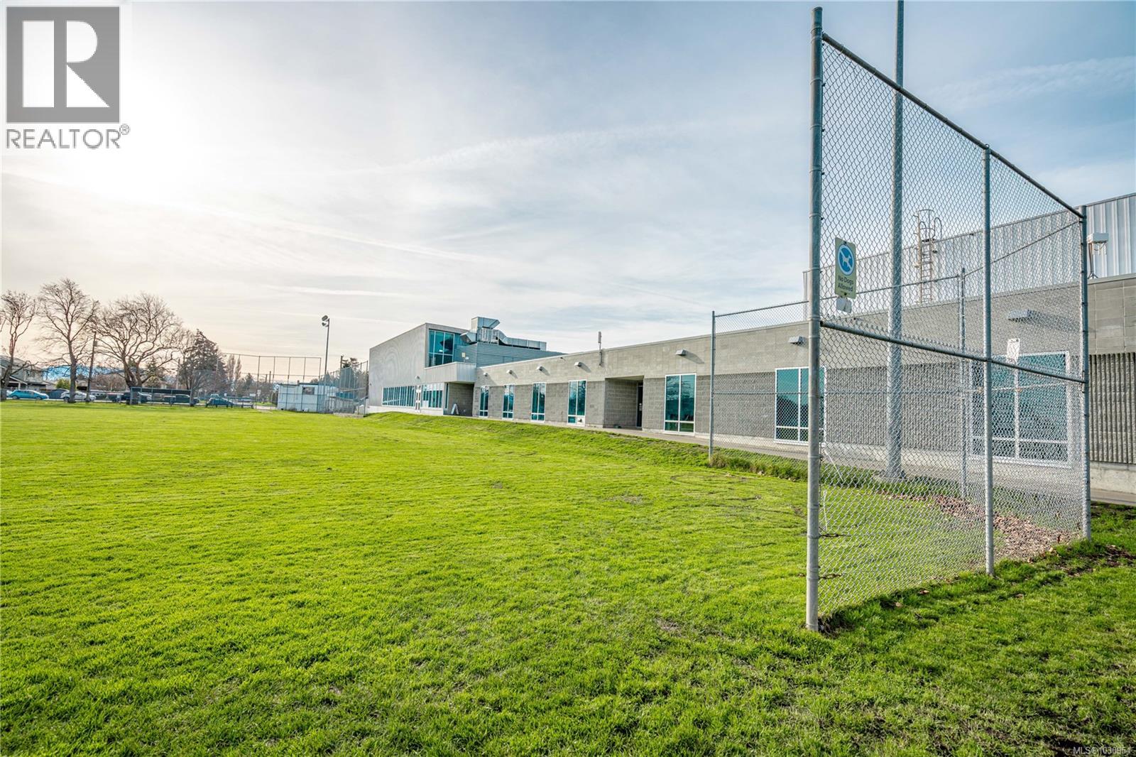 308 1351 Esquimalt Rd, Esquimalt