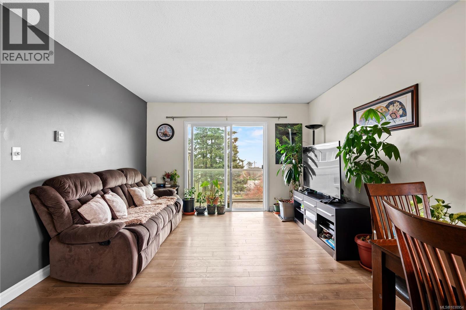 308 1351 Esquimalt Rd, Esquimalt