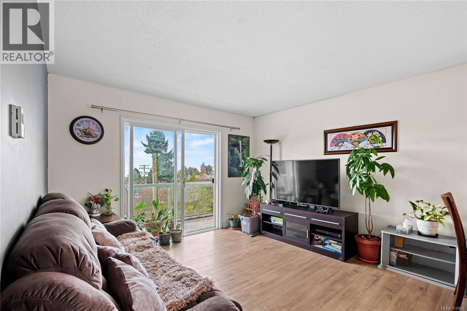 308 1351 Esquimalt Rd, Esquimalt