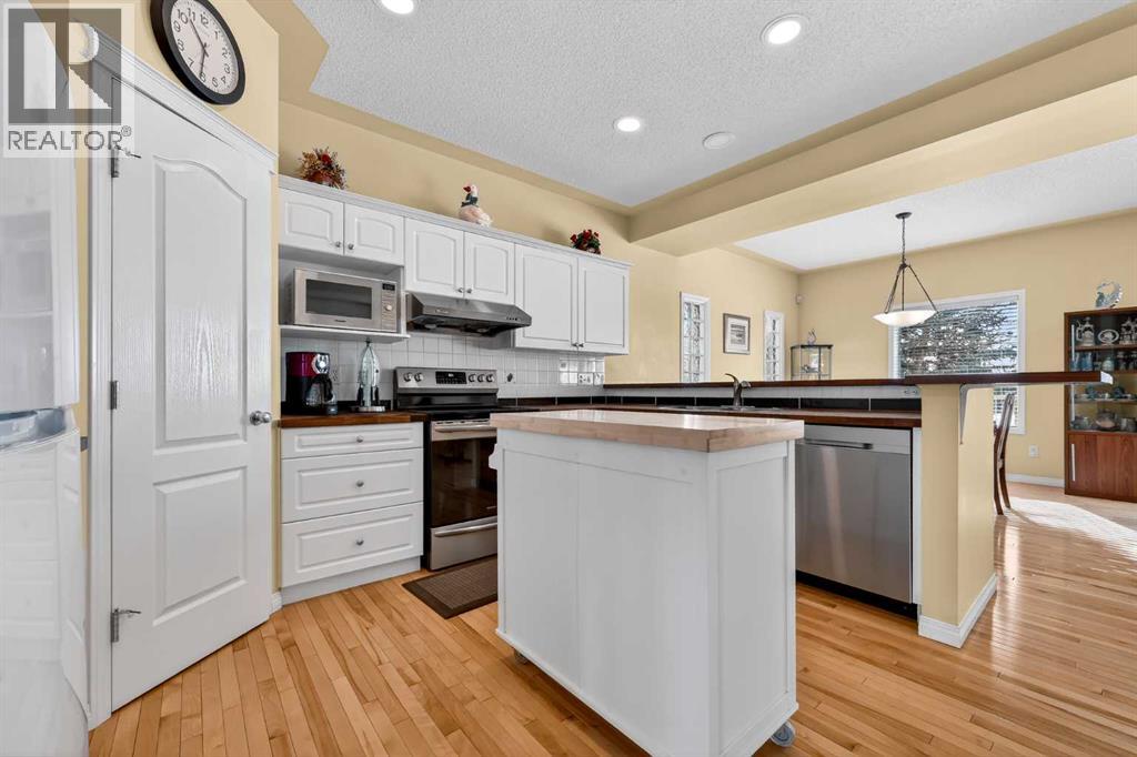 Single Family House for Sale in  Country Hills Gardens NW Country Hills Calgary 