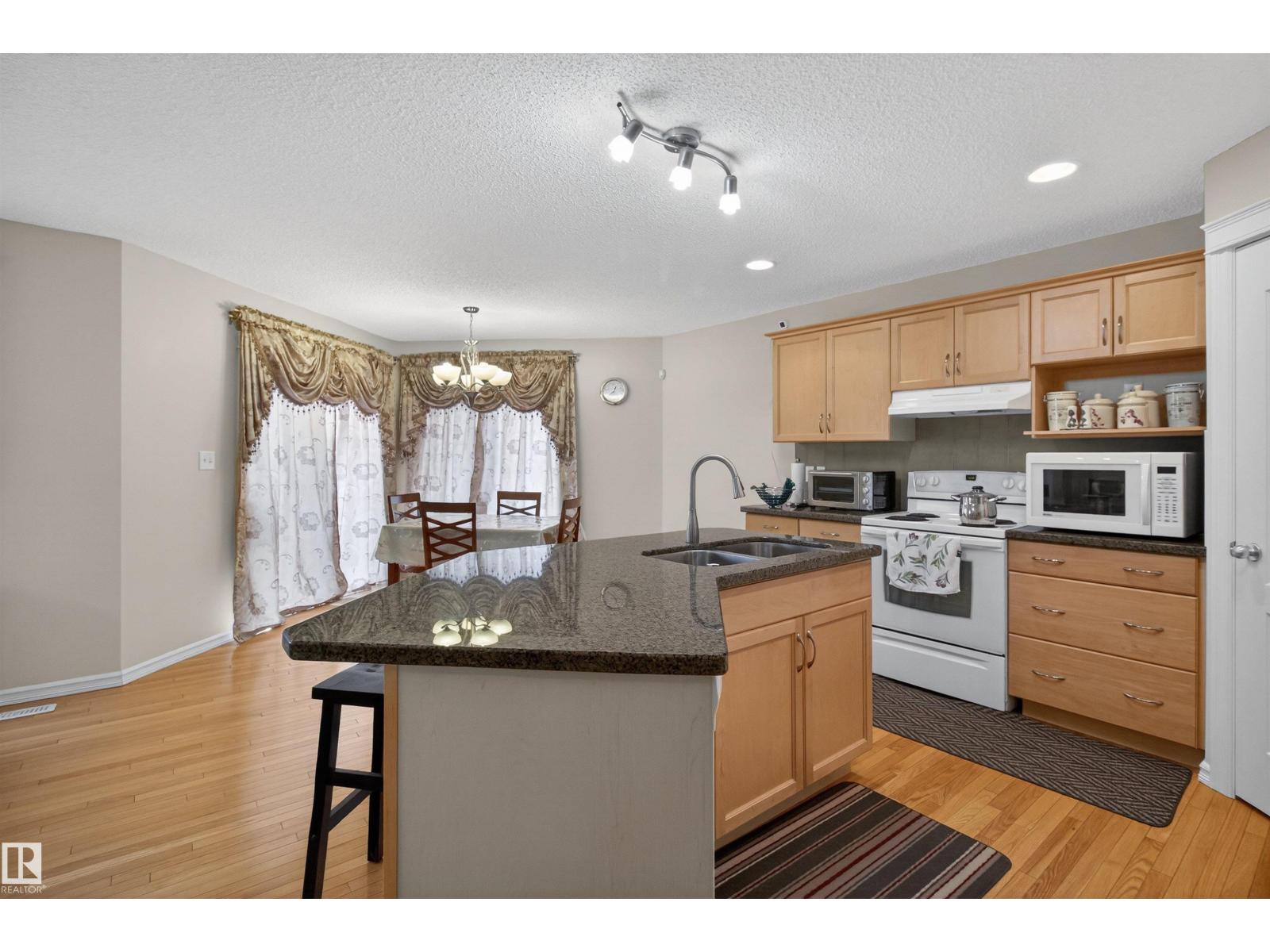 20707 56 AV NW, Edmonton