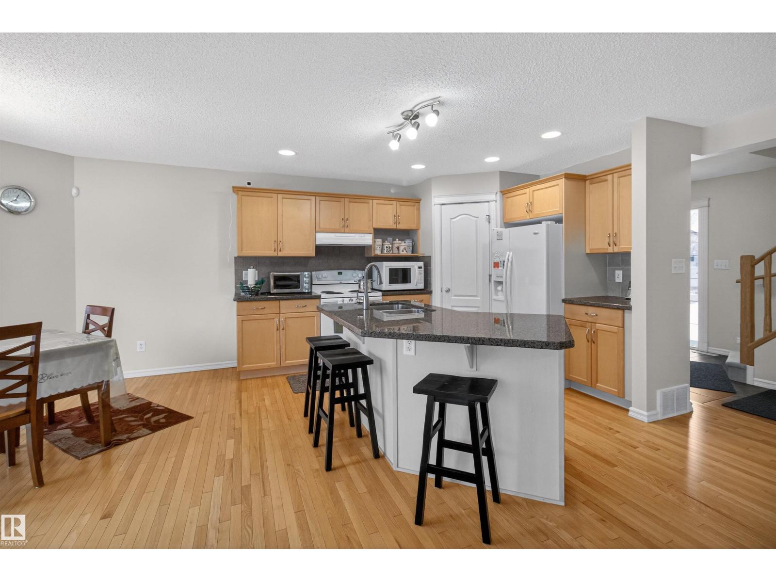 20707 56 AV NW, Edmonton