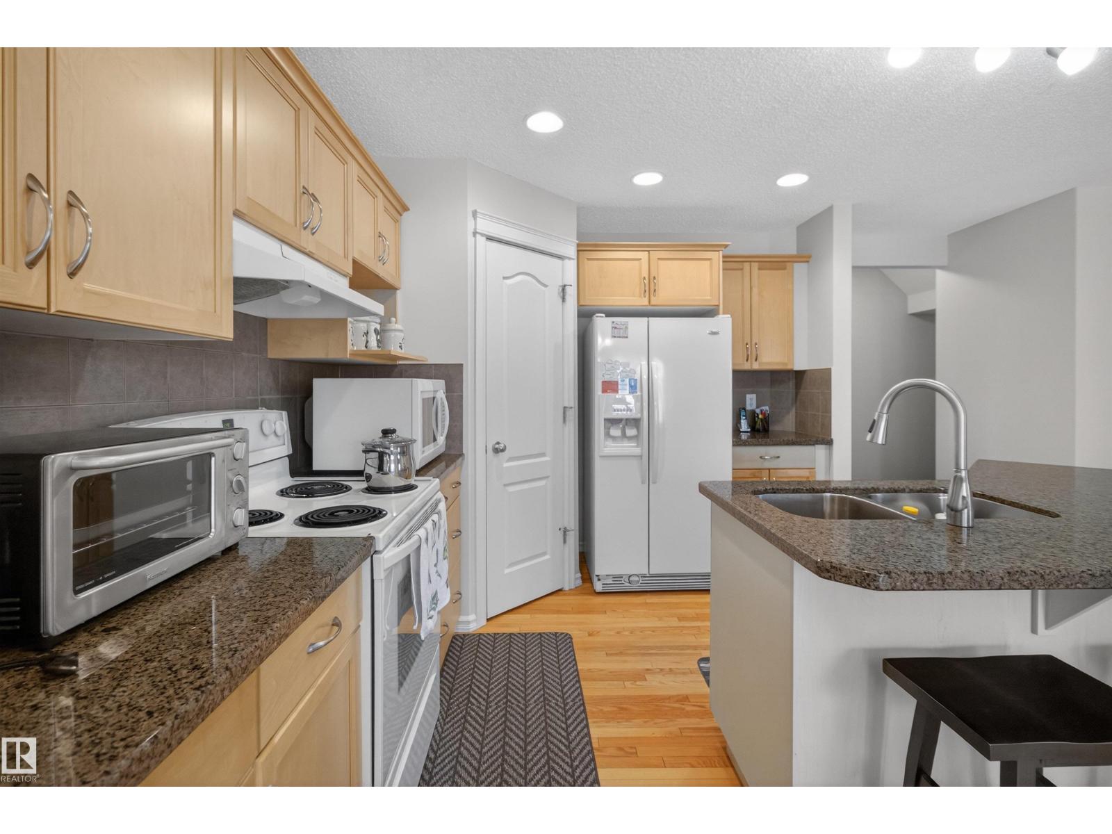 20707 56 AV NW, Edmonton