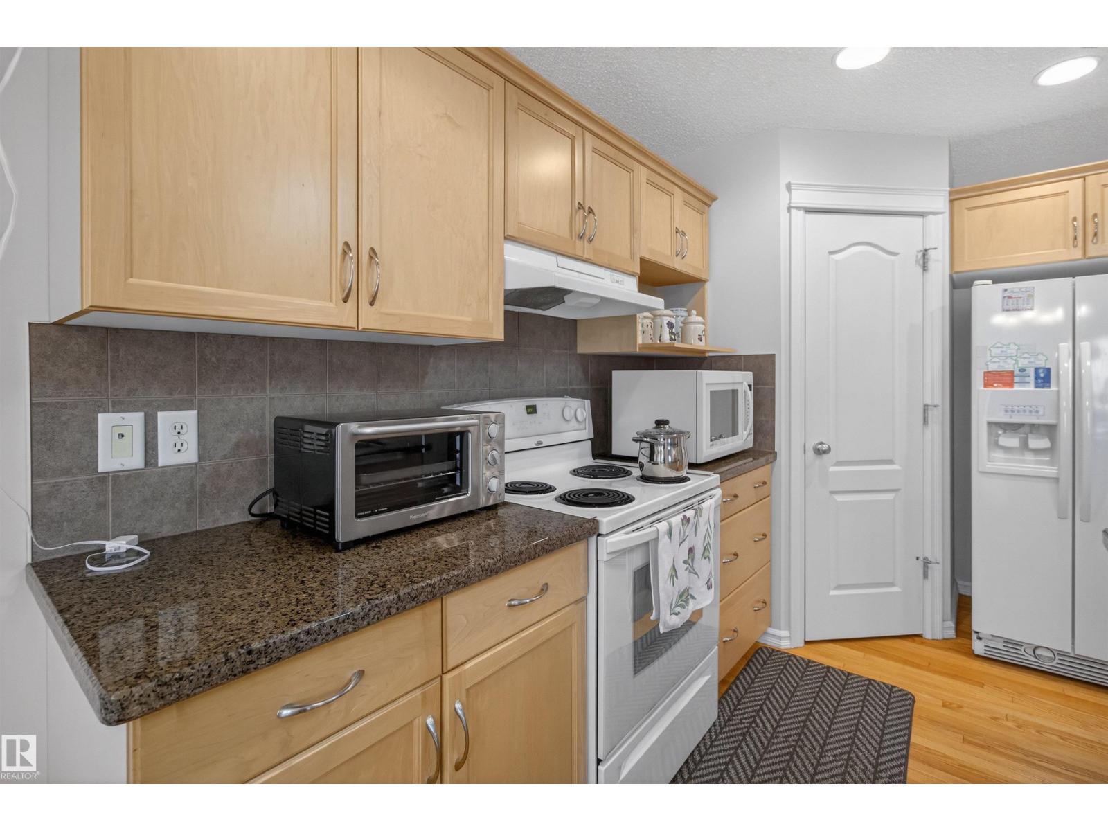 20707 56 AV NW, Edmonton