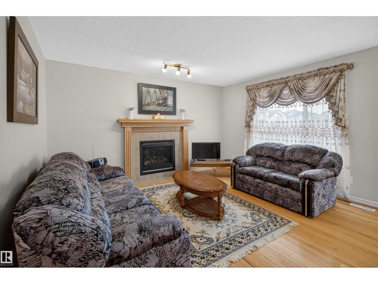 20707 56 AV NW, Edmonton