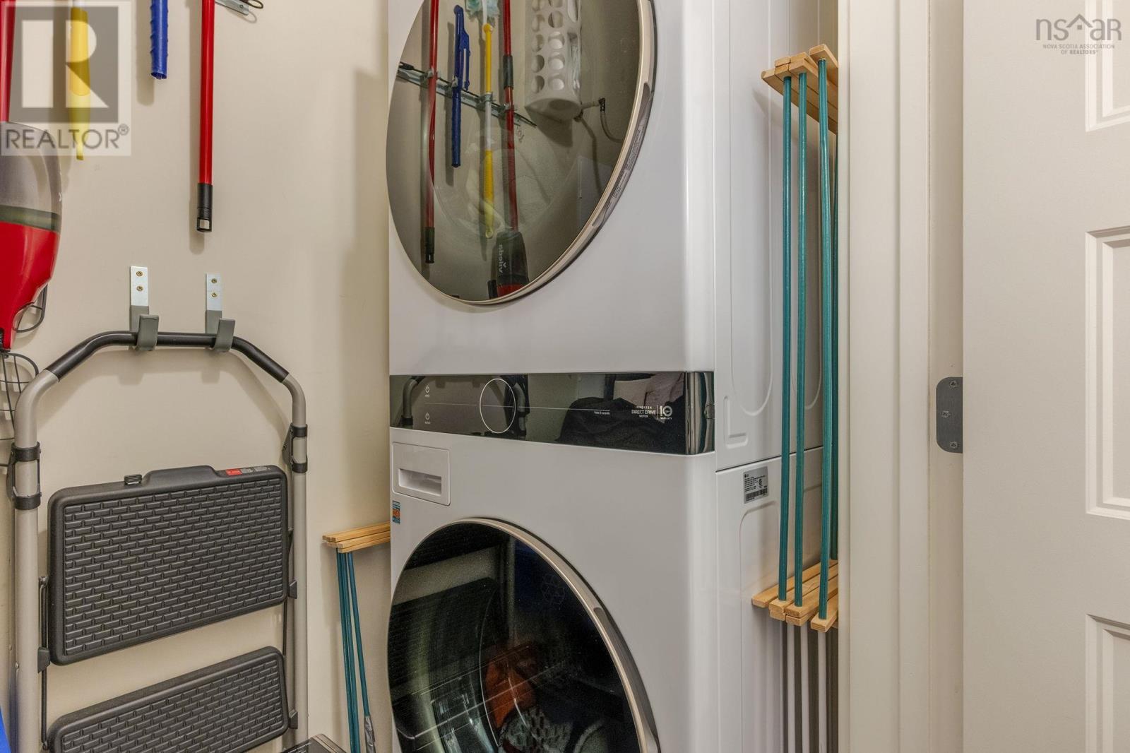 #1007 15 KINGS WHARF PLACE - 33