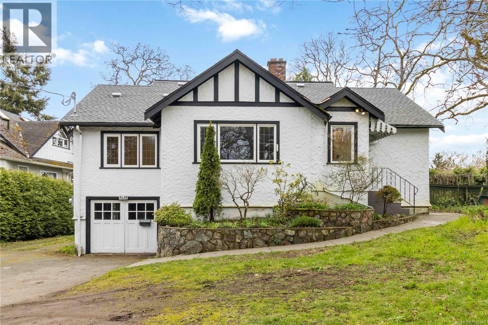  3438 Cook Street, Saanich