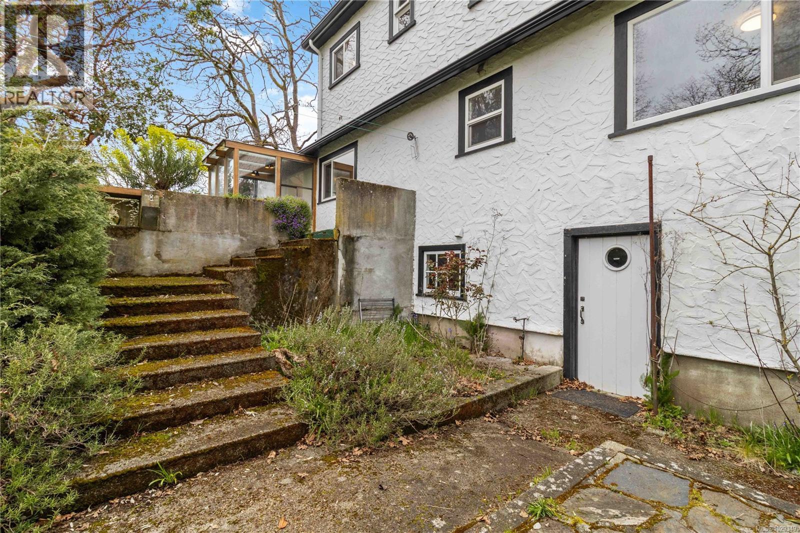  3438 Cook Street, Saanich